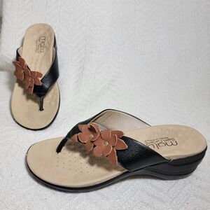Malu Super Comfort Black Leather Flower Wedge Thong Sandals Womens Sz US 8 EU 39